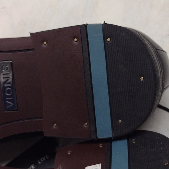 Vionic shoes men formal style  size 7 black color - Picture 10 of 16